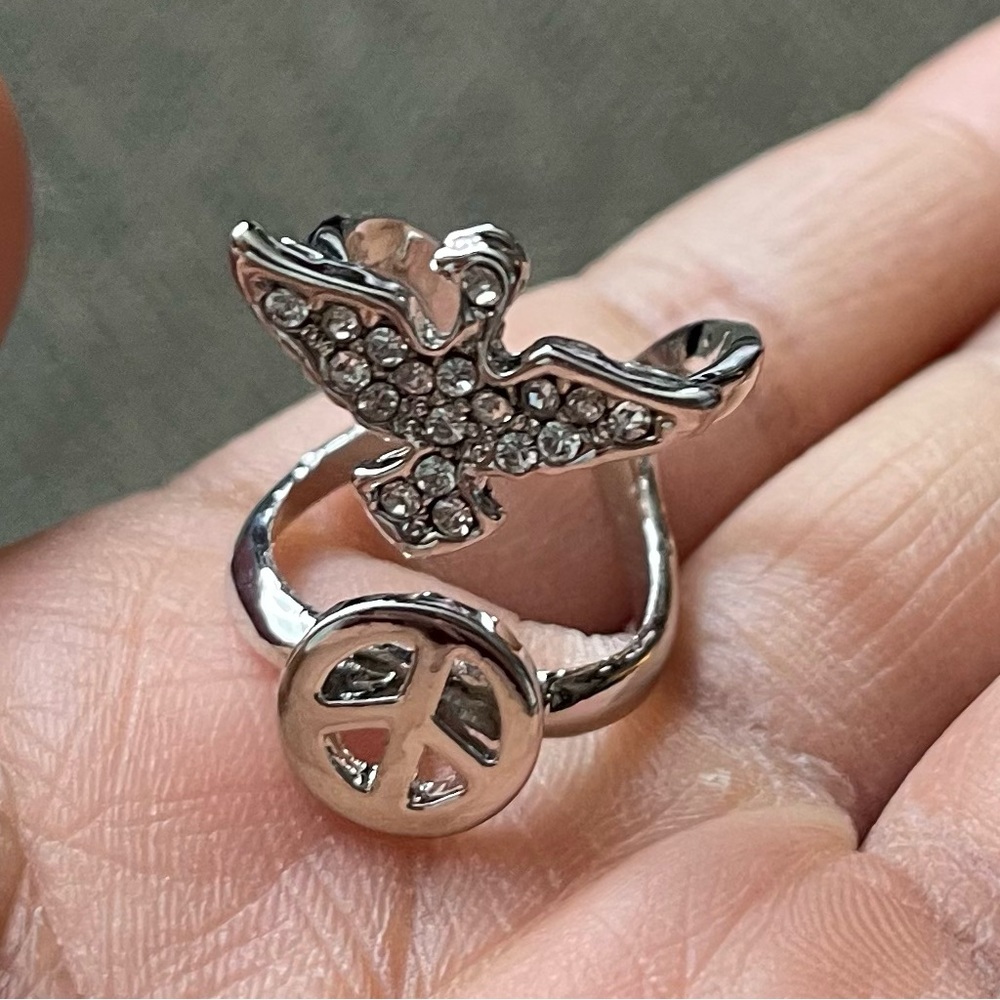NWOT Unique Silver Pigeon & Peace Sign Bling Ring Size US 6